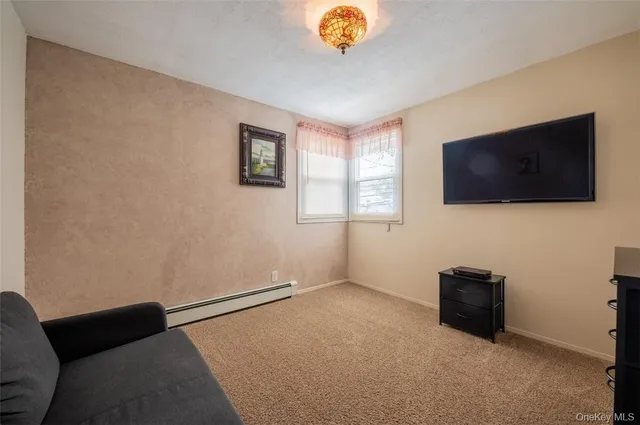 $939,000 | 200 Ingraham Lane, New Hyde Park, NY 11040