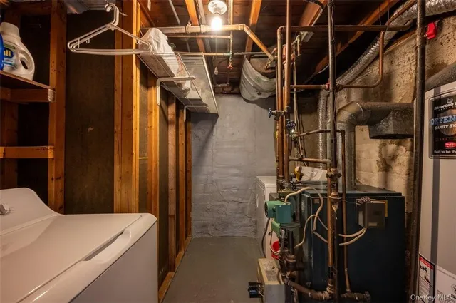 $939,000 | 200 Ingraham Lane, New Hyde Park, NY 11040