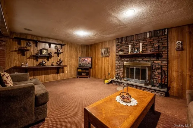 $939,000 | 200 Ingraham Lane, New Hyde Park, NY 11040