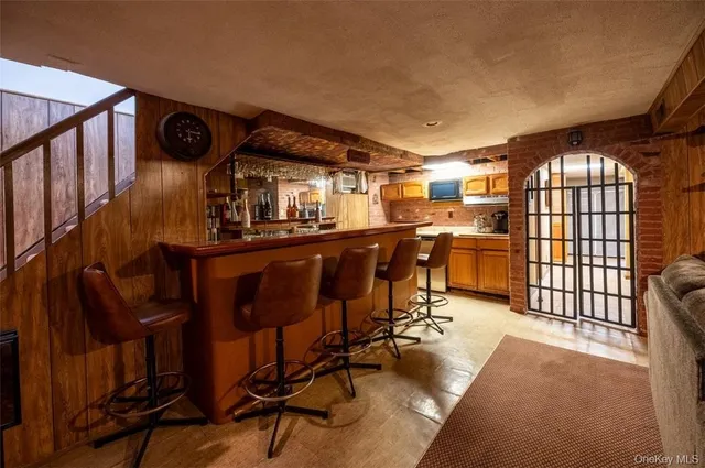 $939,000 | 200 Ingraham Lane, New Hyde Park, NY 11040