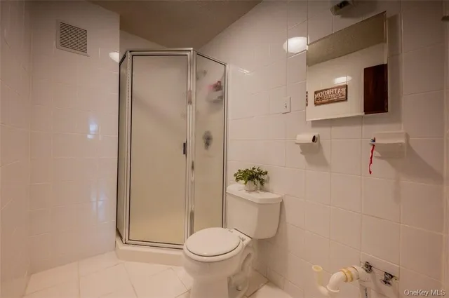 $939,000 | 200 Ingraham Lane, New Hyde Park, NY 11040