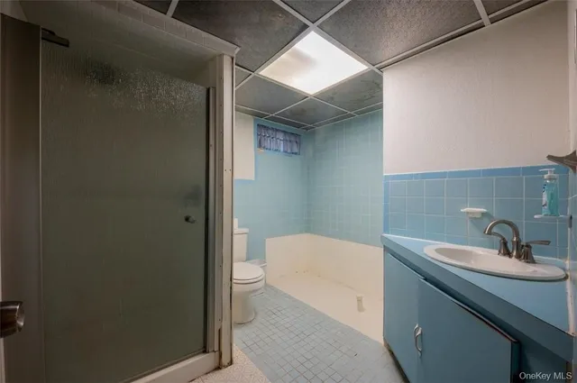 $939,000 | 200 Ingraham Lane, New Hyde Park, NY 11040