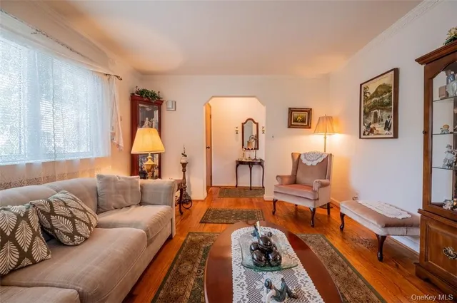 $939,000 | 200 Ingraham Lane, New Hyde Park, NY 11040