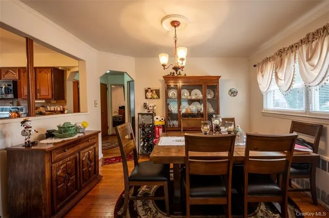 $939,000 | 200 Ingraham Lane, New Hyde Park, NY 11040