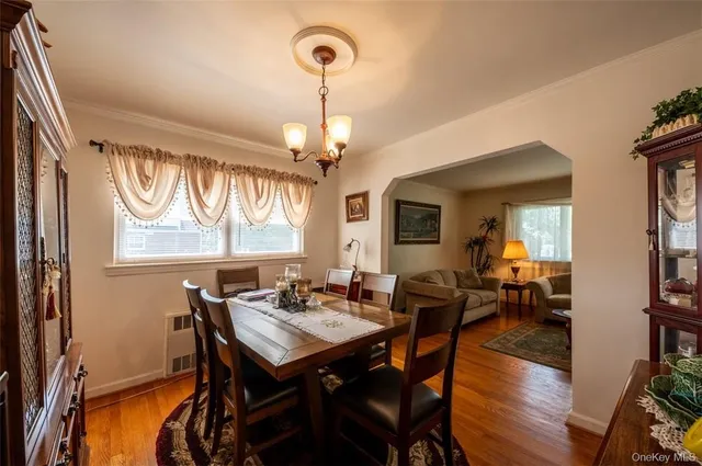 $939,000 | 200 Ingraham Lane, New Hyde Park, NY 11040