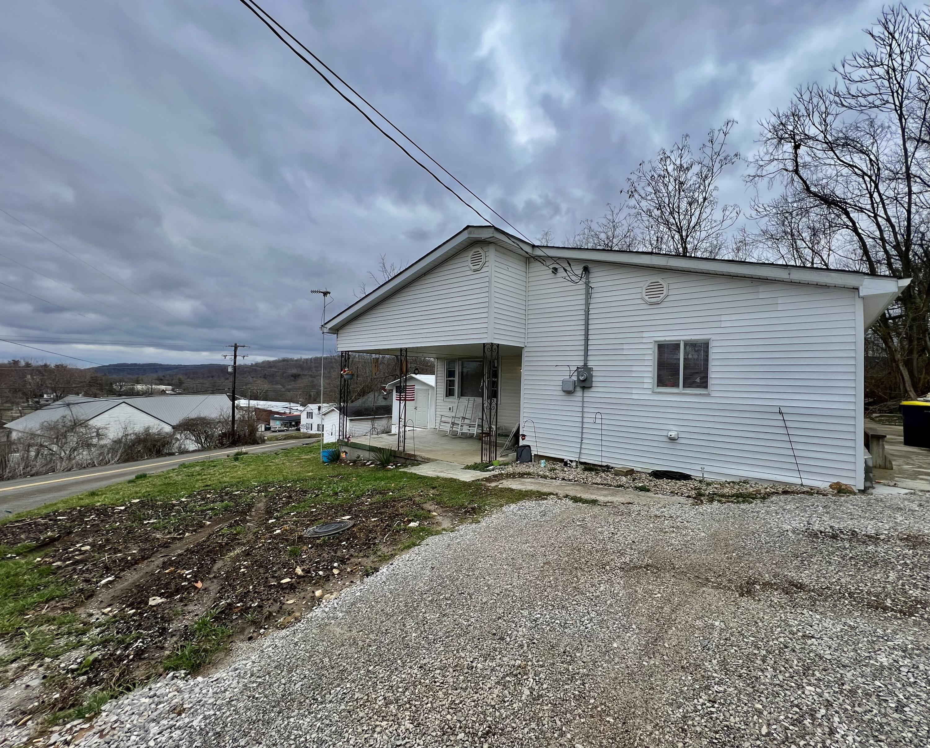 70 Sand Springs Road Mount Vernon, KY 40456 - Photo 2 of 27 4498CB36-23EE-417A-B989-8E77EFC54A74