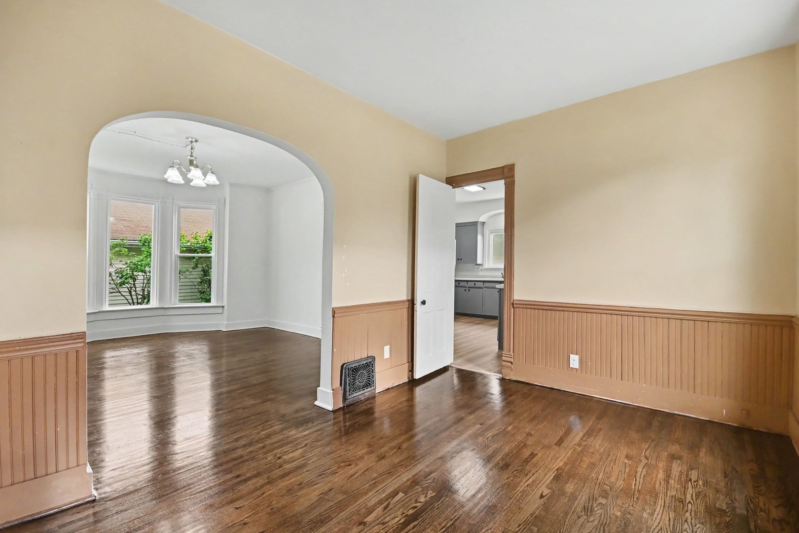 662 Bent Street Elgin, IL 60120 - Photo 4 of 24