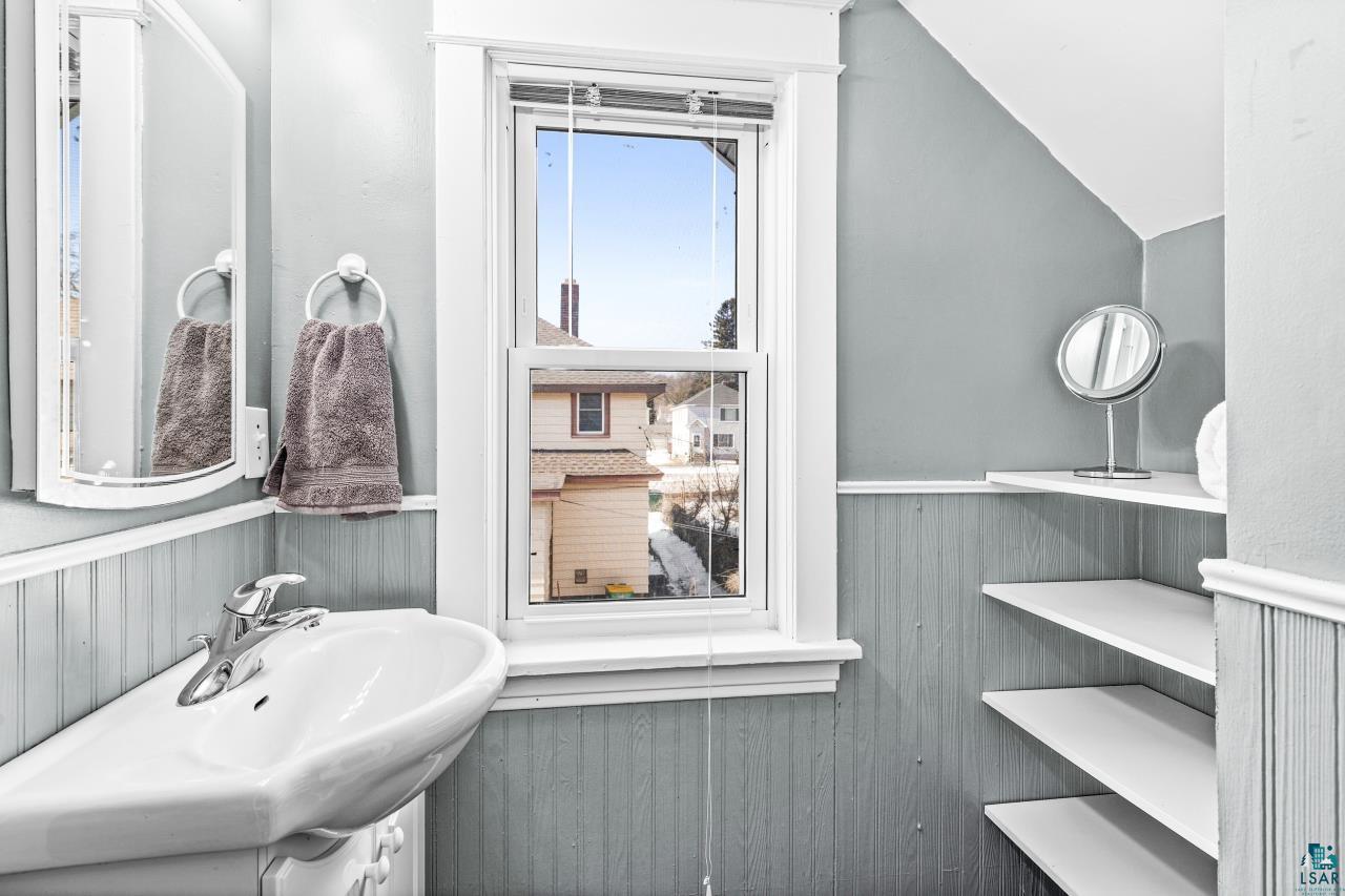 5811 Cody Street Duluth, MN 55807 - Photo 22 of 45