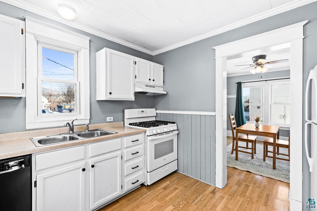 5811 Cody Street Duluth, MN 55807 - Photo 9 of 45