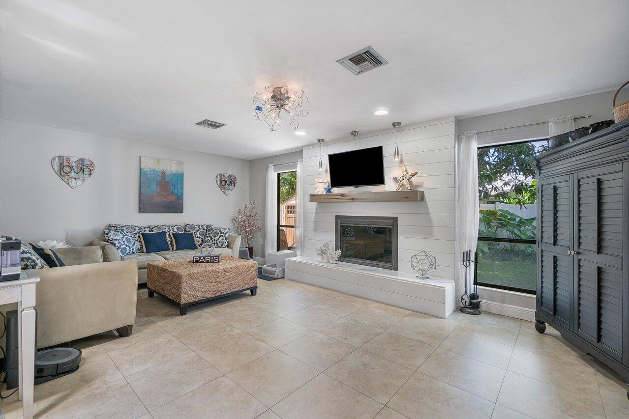 50 Dogwood Ridge Tequesta, FL 33469 - Photo 17 of 45 014-50DogwoodRidge-Jupiter-FL-33469-SMAL