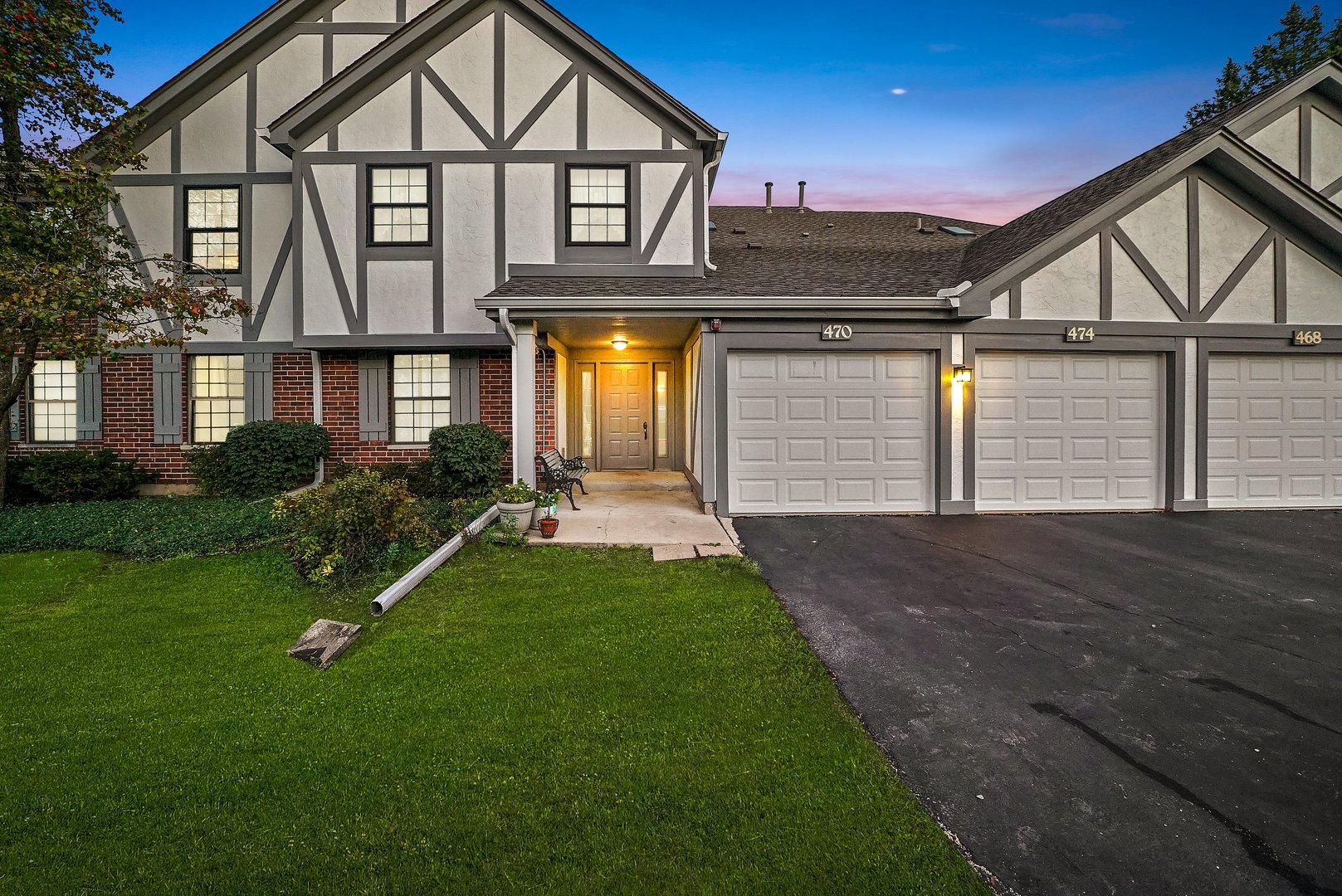 472 Elizabeth Drive, Unit 17AR, Wood Dale, IL 60191 Compass