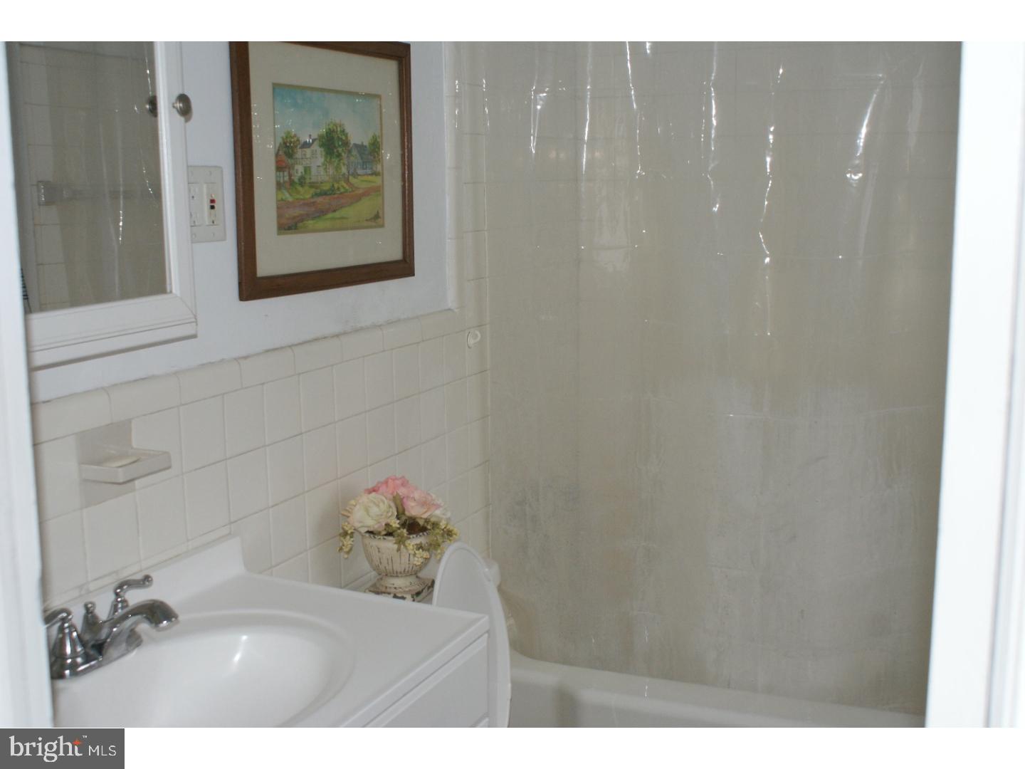 242 Crosshill Road Wynnewood, PA 19096 - Photo 7 of 16