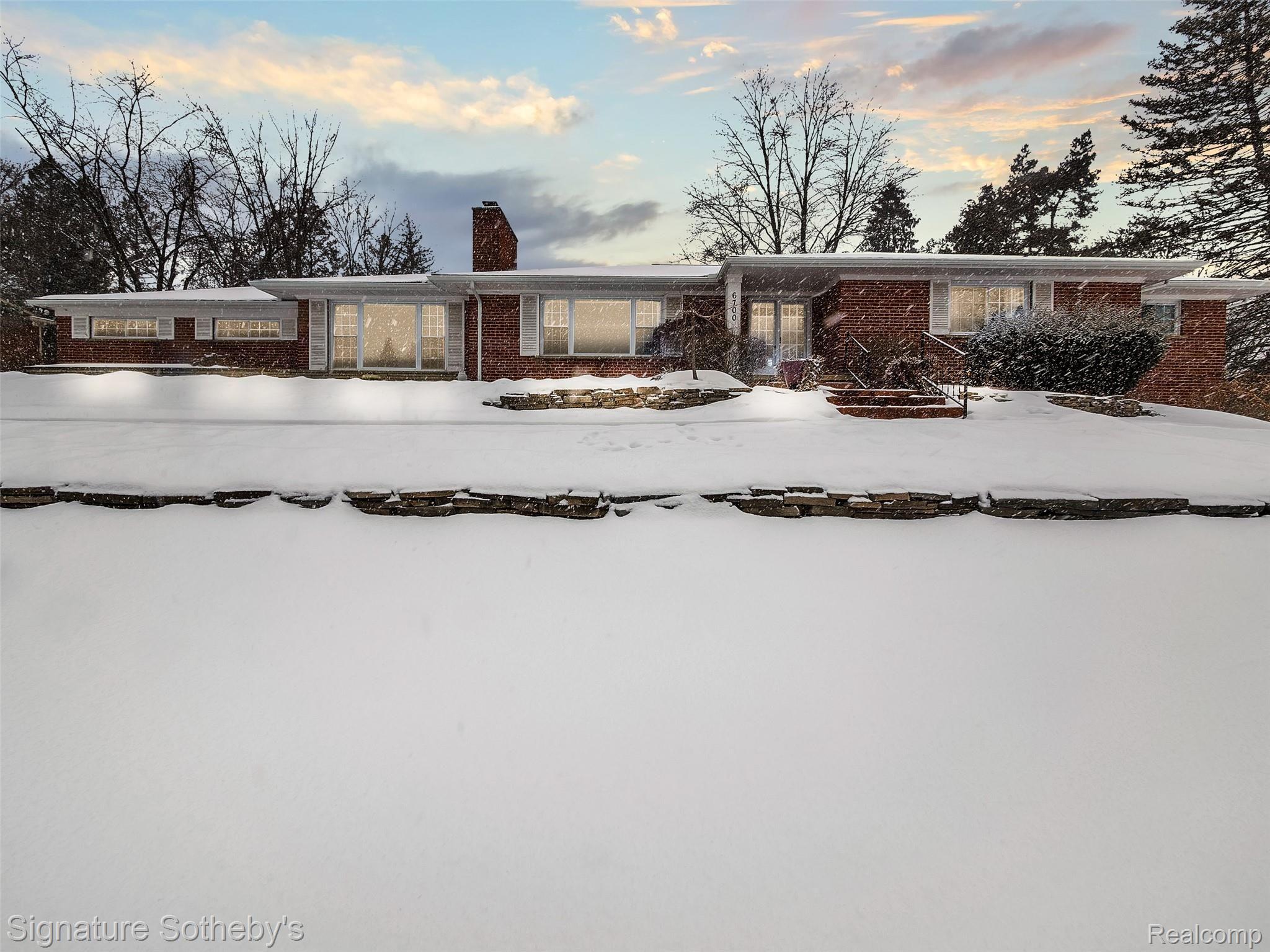 6700 Meadowlake Road Bloomfield Hills, MI 48301 - Photo 41 of 58 44-6700-Meadowlake-Rd-WindowStill-Real-Estate-Photgraphy-44.jpg