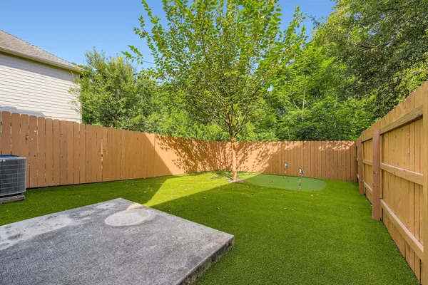 a view of a house with backyard