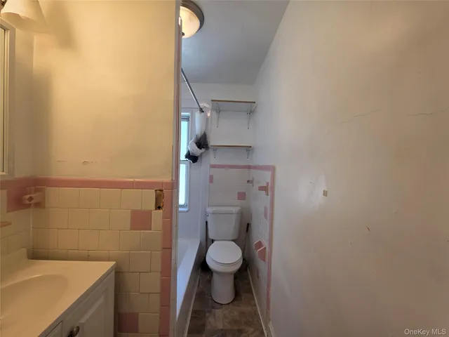 $2,200 | 135 Fullerton Avenue, Unit 3, Newburgh, NY 12550