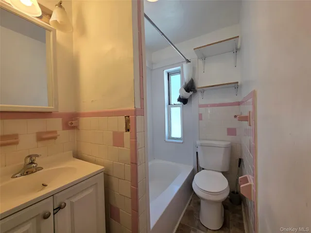 $2,200 | 135 Fullerton Avenue, Unit 3, Newburgh, NY 12550