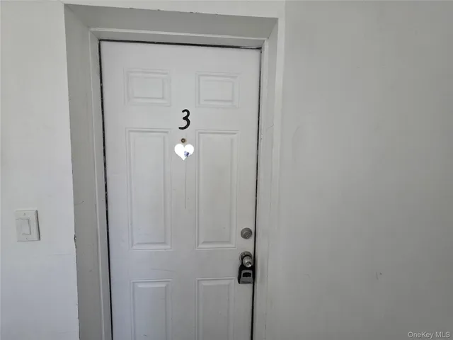 $2,200 | 135 Fullerton Avenue, Unit 3, Newburgh, NY 12550