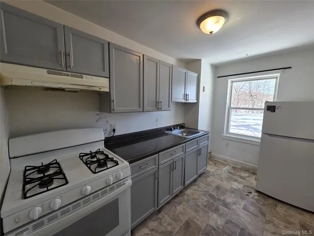 $2,200 | 135 Fullerton Avenue, Unit 3, Newburgh, NY 12550