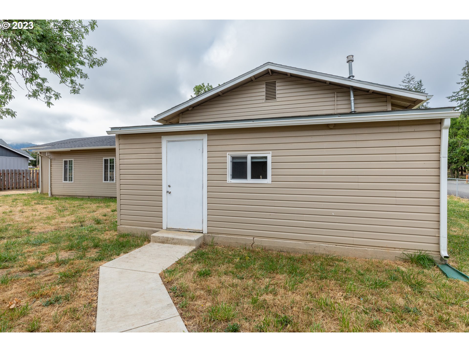1933 Southwest Duke Road Sutherlin, OR 97479 - Photo 12 of 43 Gallery Image 12