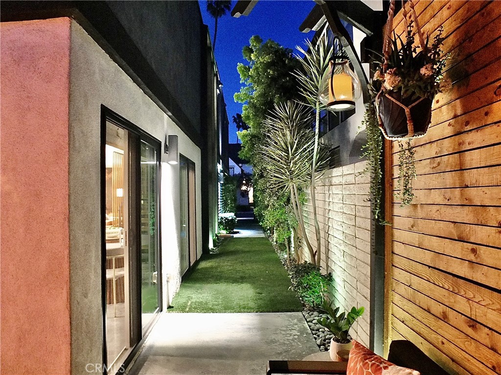 35 Geneva Walk Long Beach, CA 90803 - Photo 19 of 52 a view of a house with a yard