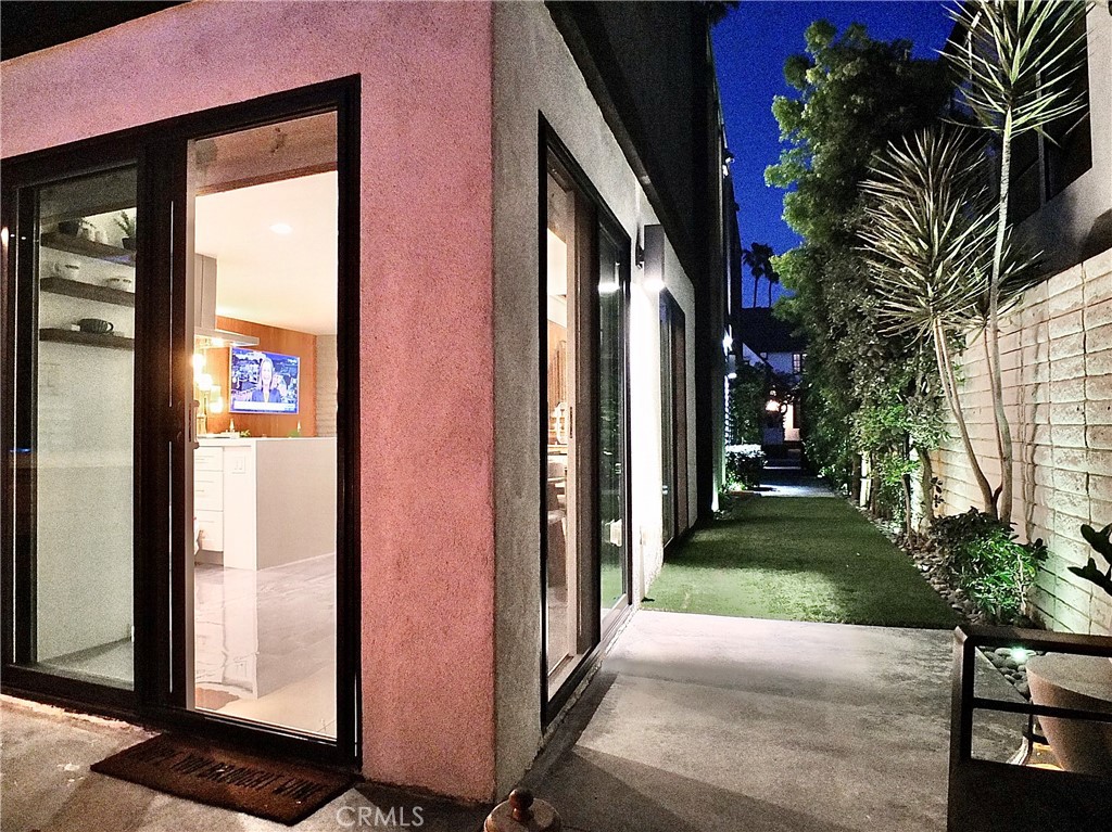 35 Geneva Walk Long Beach, CA 90803 - Photo 21 of 52 a view of a outdoor space