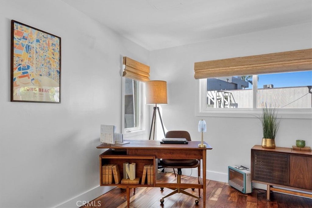 35 Geneva Walk Long Beach, CA 90803 - Photo 28 of 52 a view of workspace with window