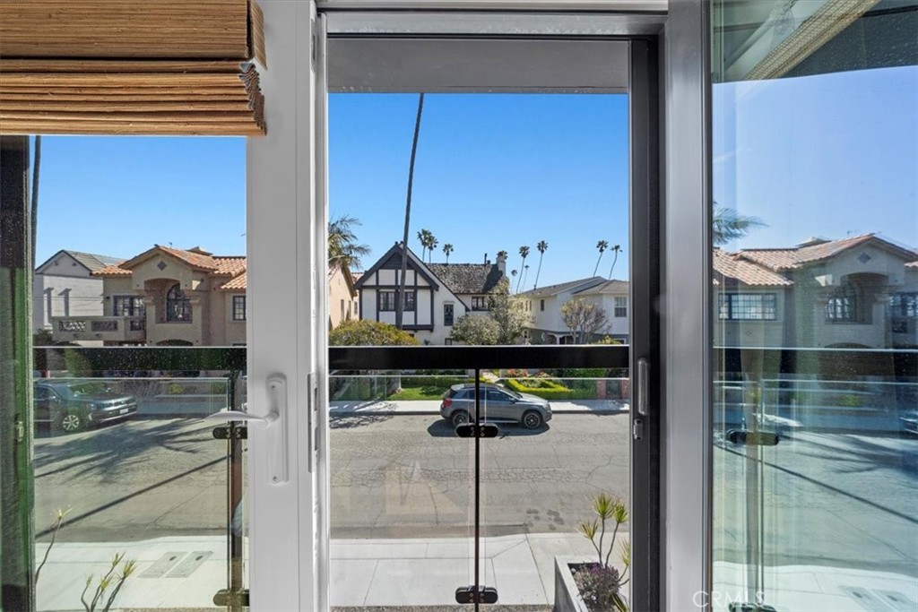35 Geneva Walk Long Beach, CA 90803 - Photo 38 of 52 a balcony with view of the ocean view