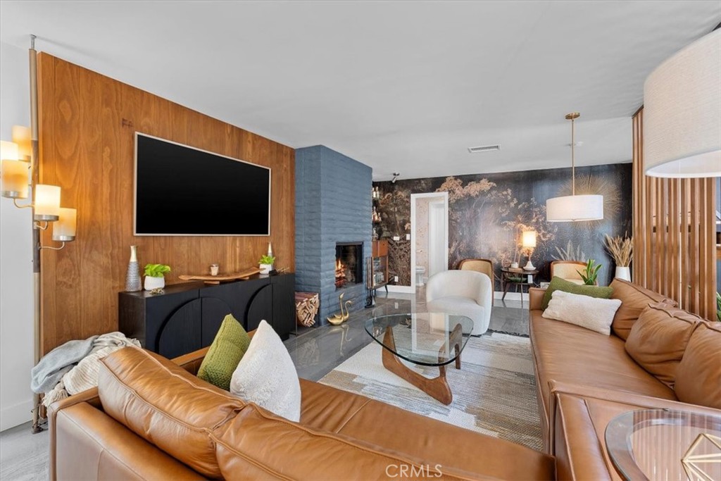 35 Geneva Walk Long Beach, CA 90803 - Photo 4 of 52 a living room with furniture and a flat screen tv