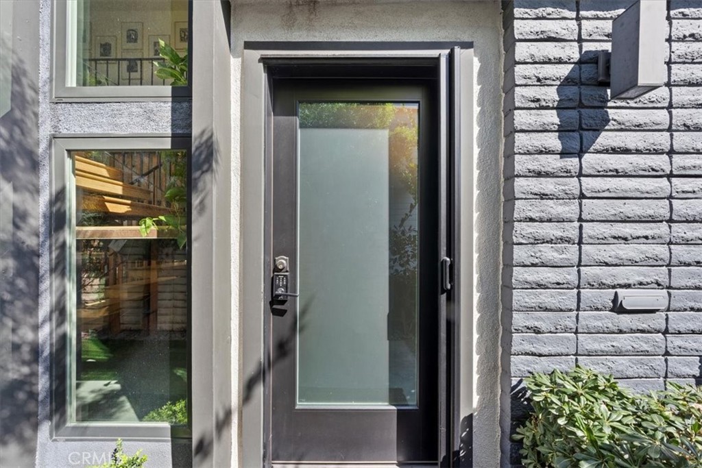 35 Geneva Walk Long Beach, CA 90803 - Photo 42 of 52 a view of a door and a window