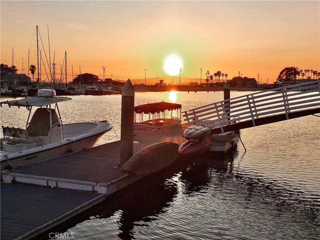 35 Geneva Walk Long Beach, CA 90803 - Photo 51 of 52 a view of a terrace with chairs