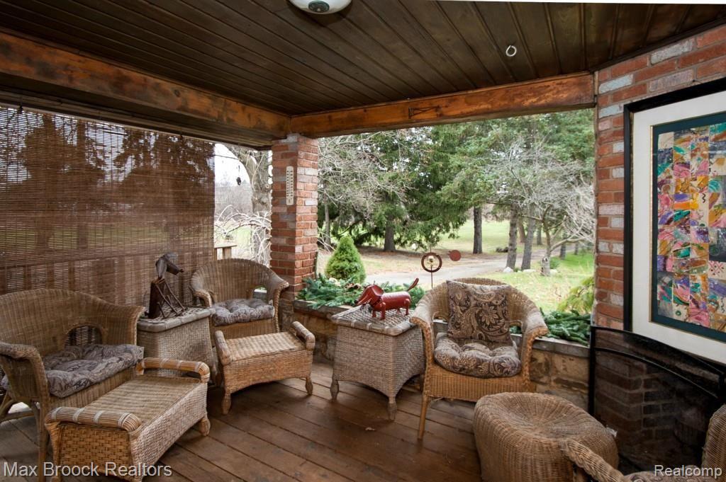1955 Squirrel Road Bloomfield Hills, MI 48304 - Photo 4 of 36 014DSC_7117.jpg