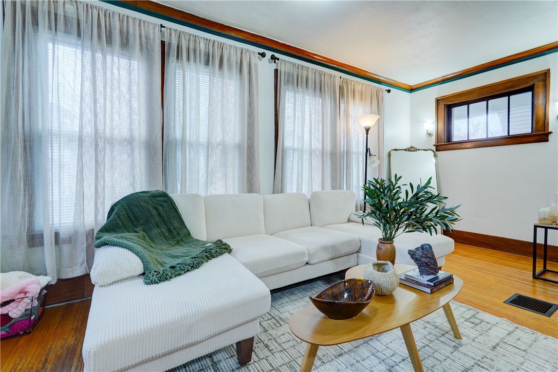 25 Lockwood Street Rochester, NY 14609 - Photo 17 of 43 Lower unit living room