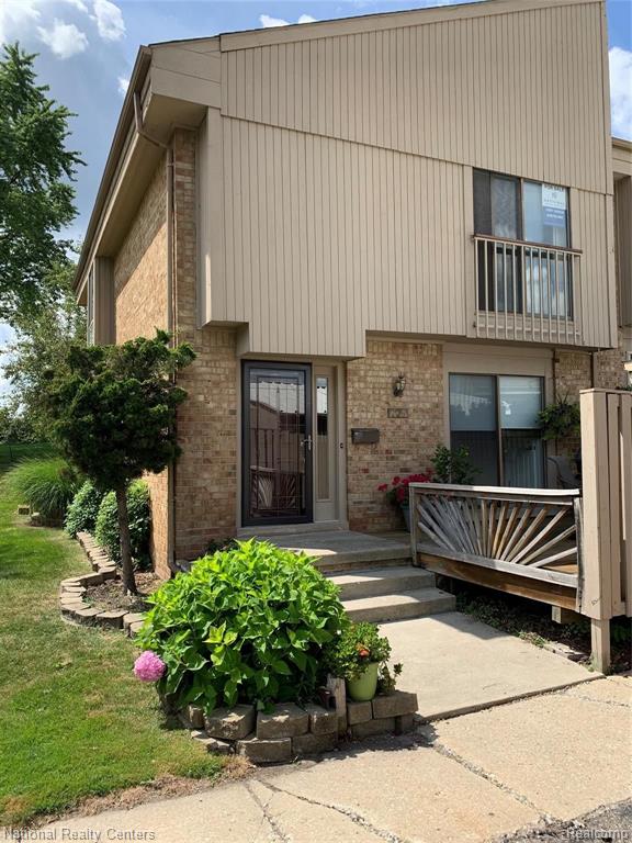 735 Oak Brook Ridge Drive Rochester Hills, MI 48307 - Photo 1 of 30