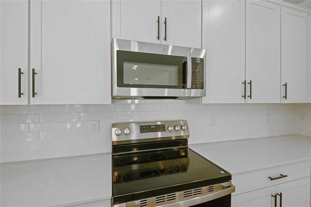 1026 Cloud Rdg Court Mount Dora, FL 32757 - Photo 6 of 20 a kitchen with appliances a sink and cabinets
