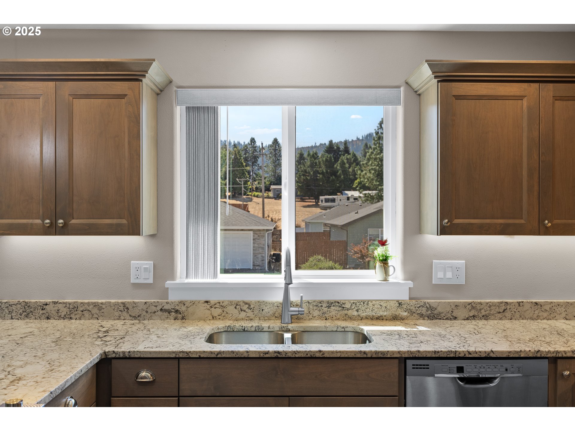 631 Southeast Rose Ridge Drive Winston, OR 97496 - Photo 11 of 27 Gallery Image 11