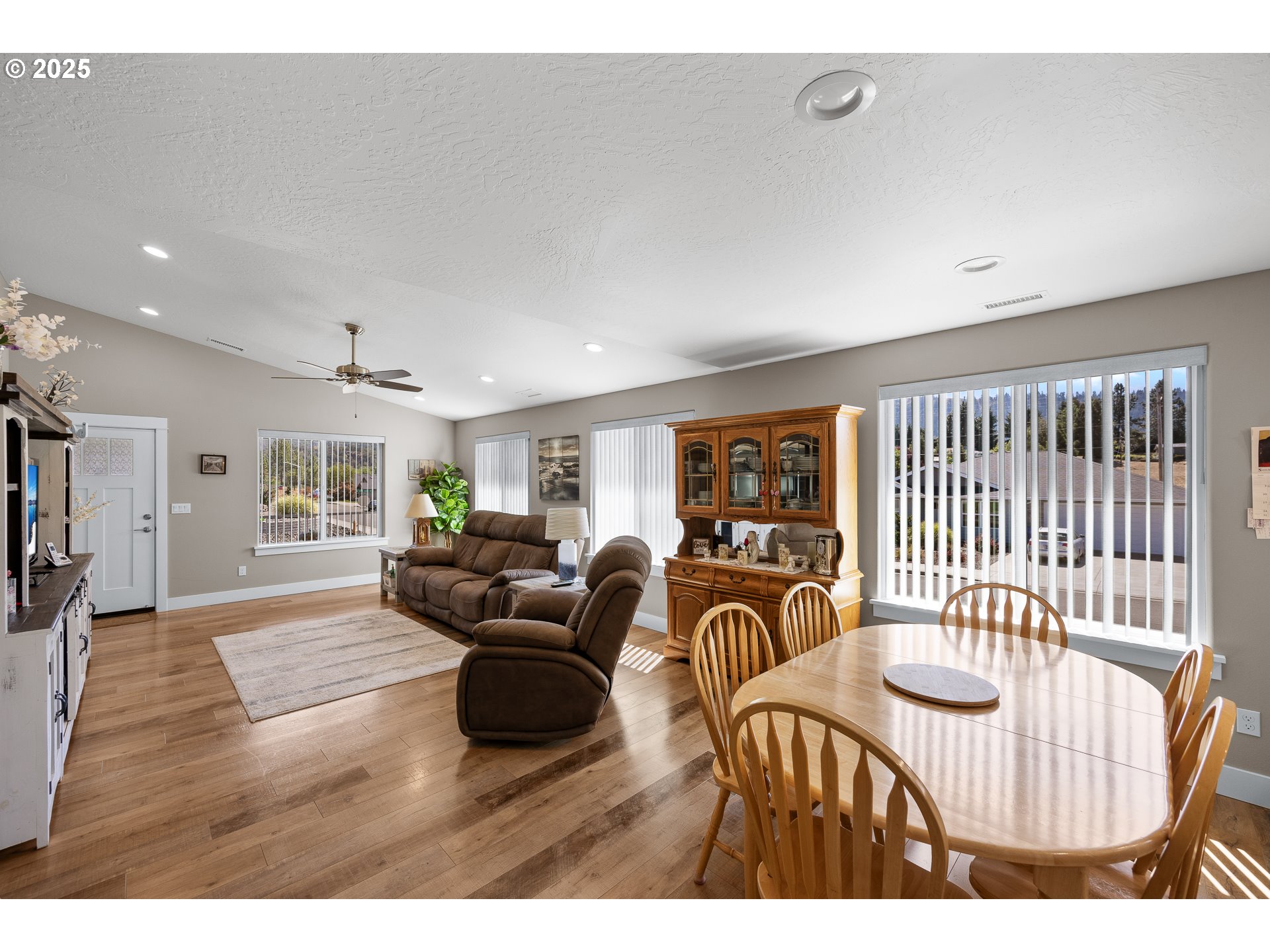 631 Southeast Rose Ridge Drive Winston, OR 97496 - Photo 9 of 27 Gallery Image 9