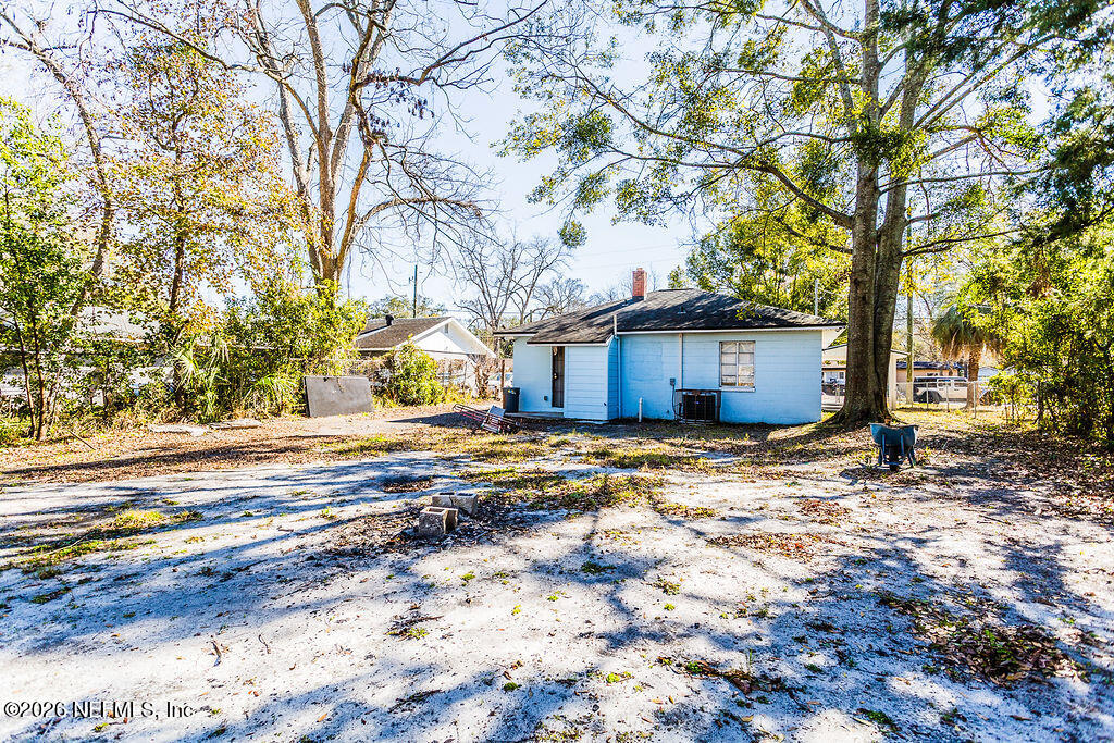 2533 Orchard Street Jacksonville, FL 32254 - Photo 6 of 13 a large tree in front of a house