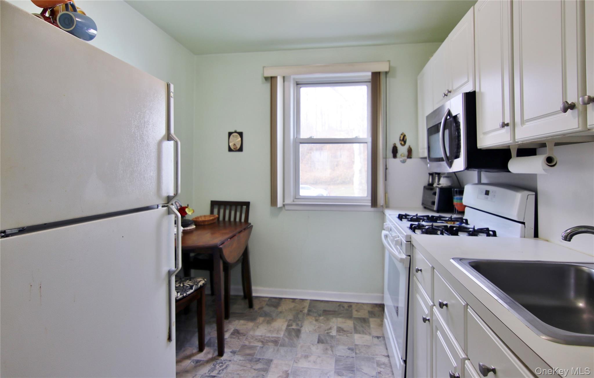 39 Avon Circle, Unit A Rye Brook, NY 10573 - Photo 11 of 27