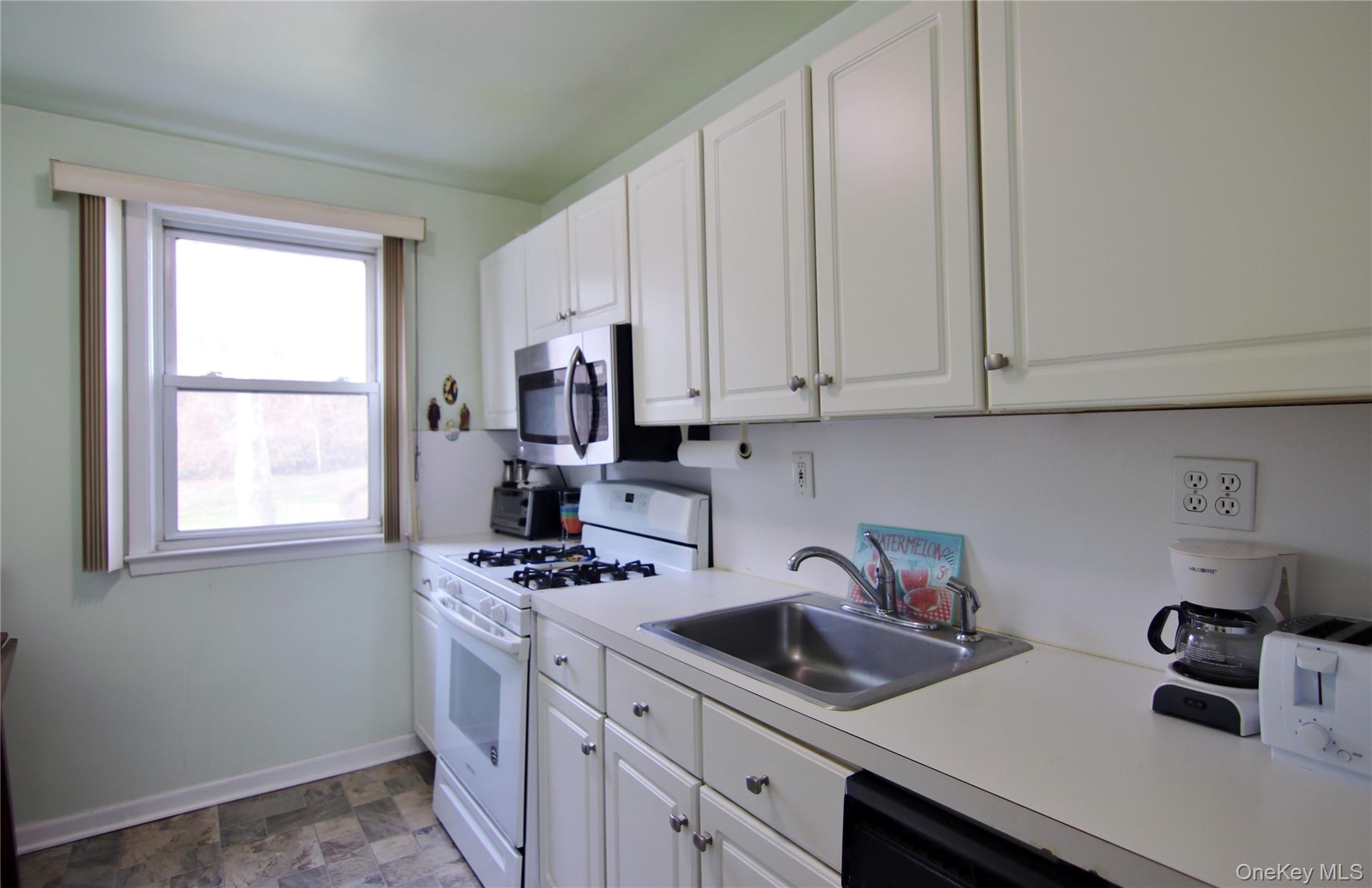 39 Avon Circle, Unit A Rye Brook, NY 10573 - Photo 10 of 27