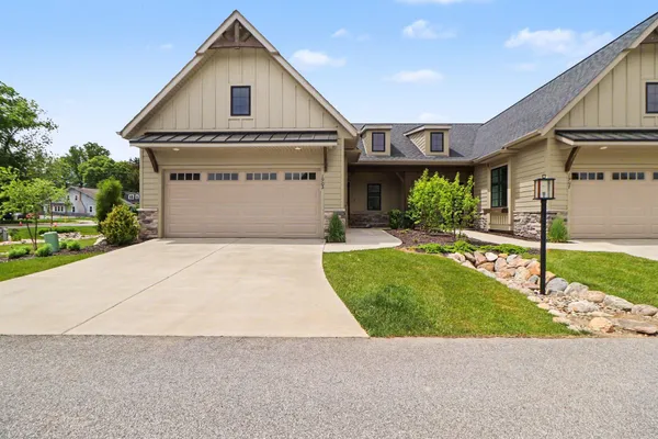 $374,900 | 1905 East Woodglen Circle, Valparaiso, IN 46383