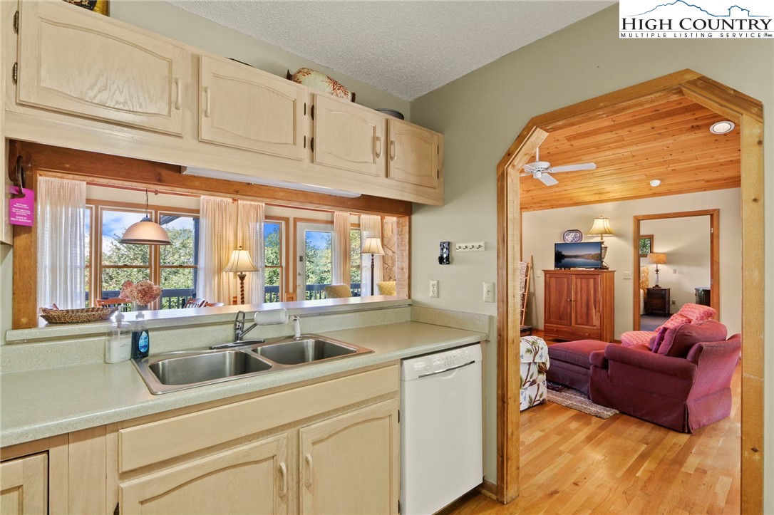 504 St Andrews Road Beech Mountain, NC 28604 - Photo 14 of 43