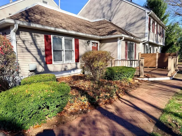 $369,900 | 810 Brookline Way, Unit 810, Rockland, MA 02370