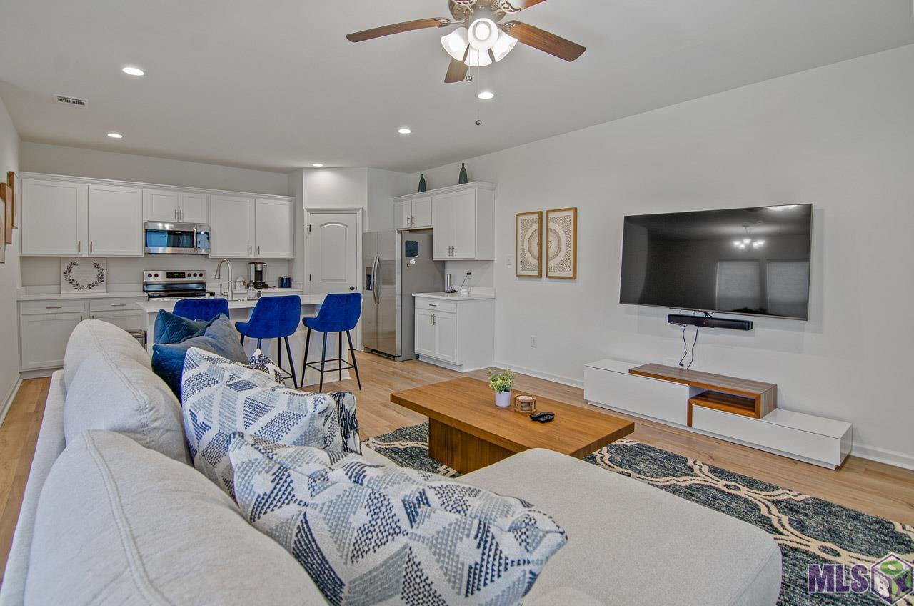 5618 Cottage Lake Drive Baton Rouge, LA 70820 - Photo 3 of 17