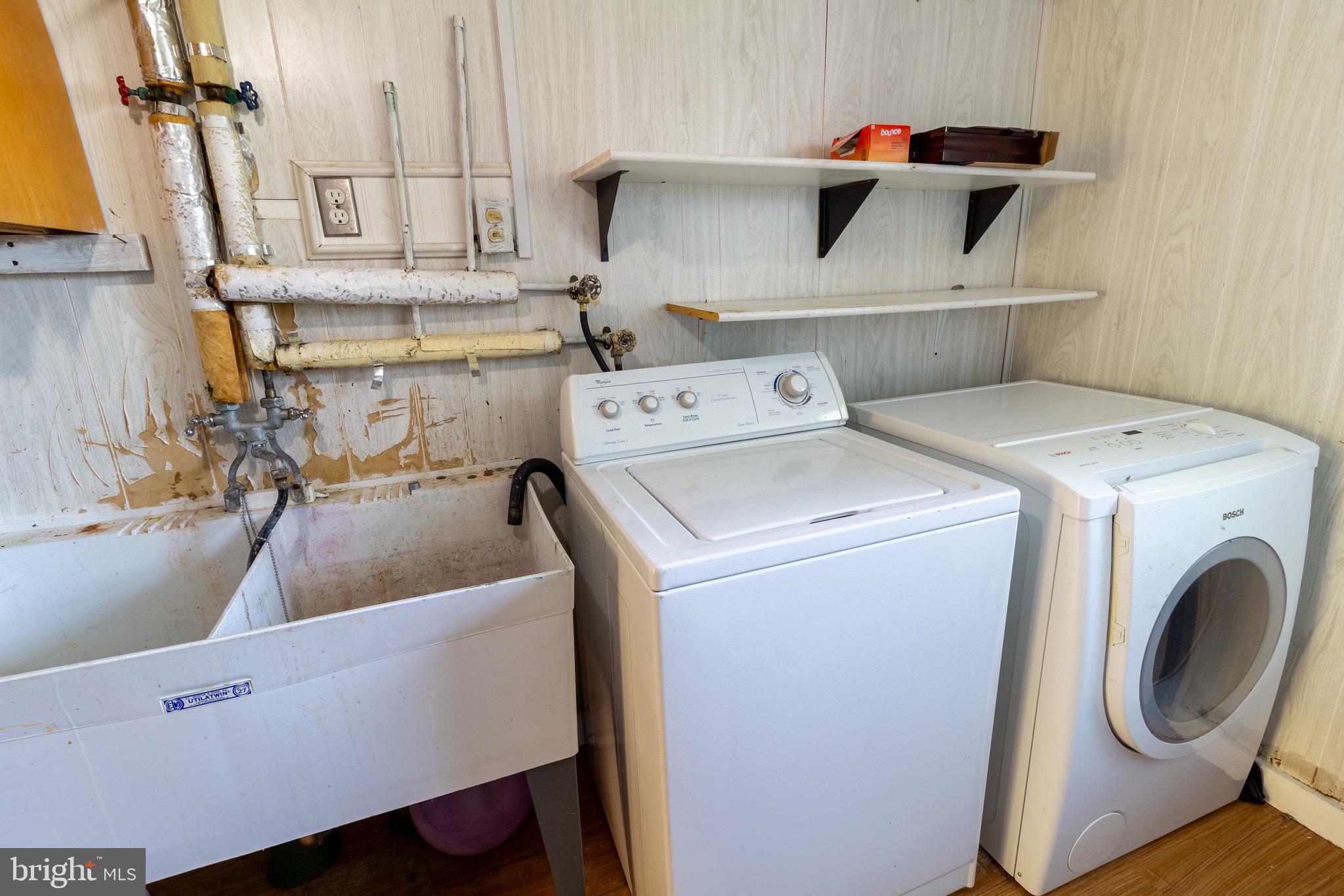 1545 Shoemaker Road Abington, PA 19001 - Photo 25 of 32 a utility room with dryer and washer