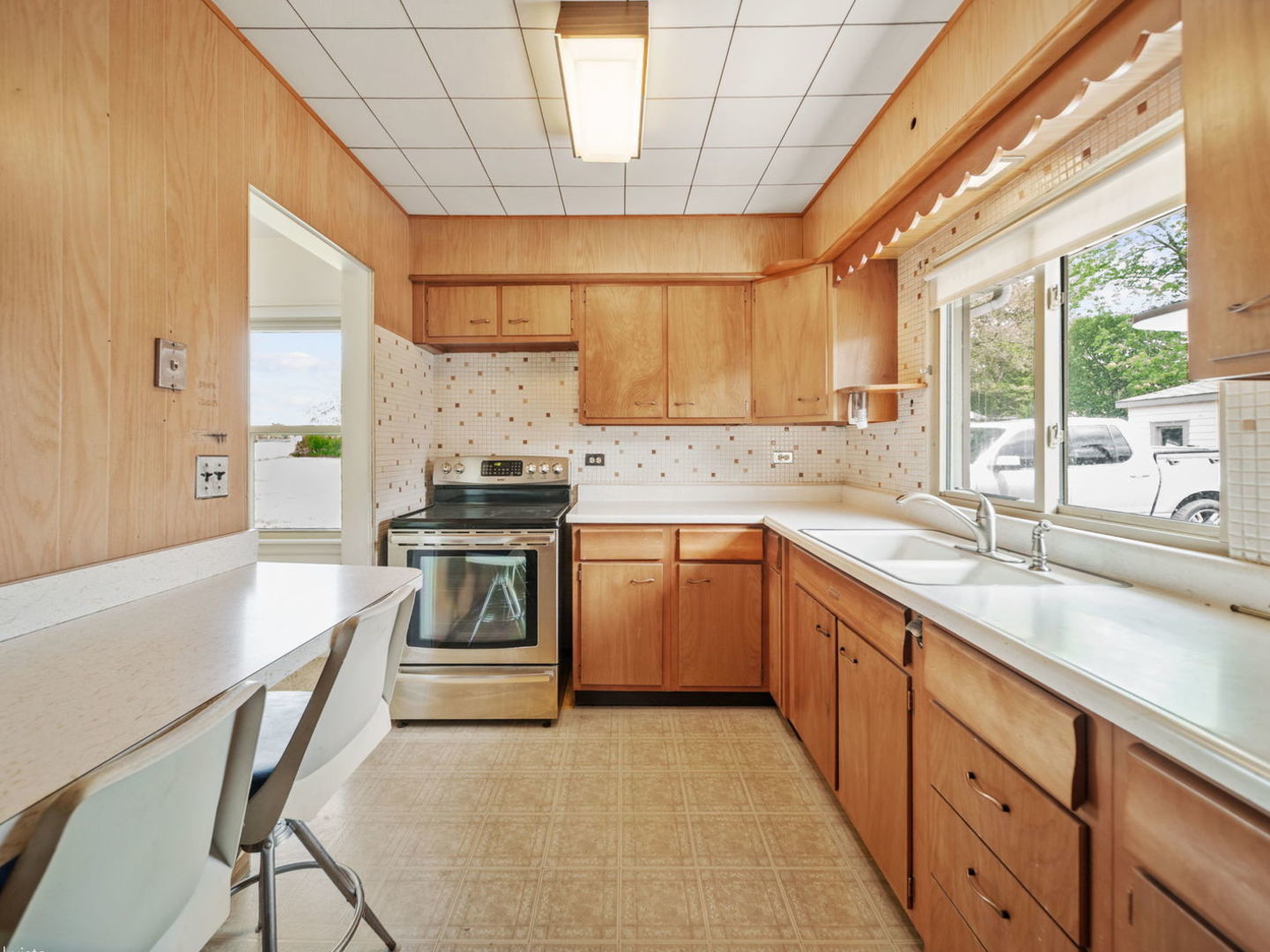 4N365 9th Avenue Addison, IL 60101 - Photo 14 of 24 a kitchen with a stove a sink and a refrigerator