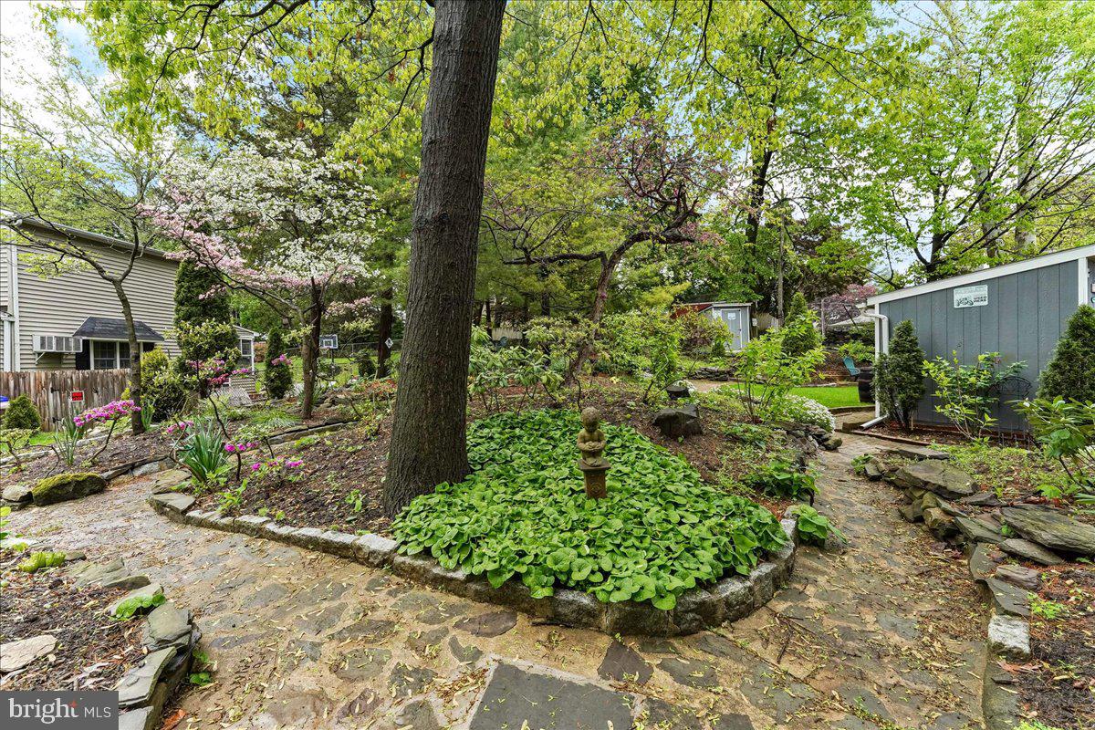 41 Dechert Road Conshohocken, PA 19428 - Photo 34 of 39 Garden Pathways