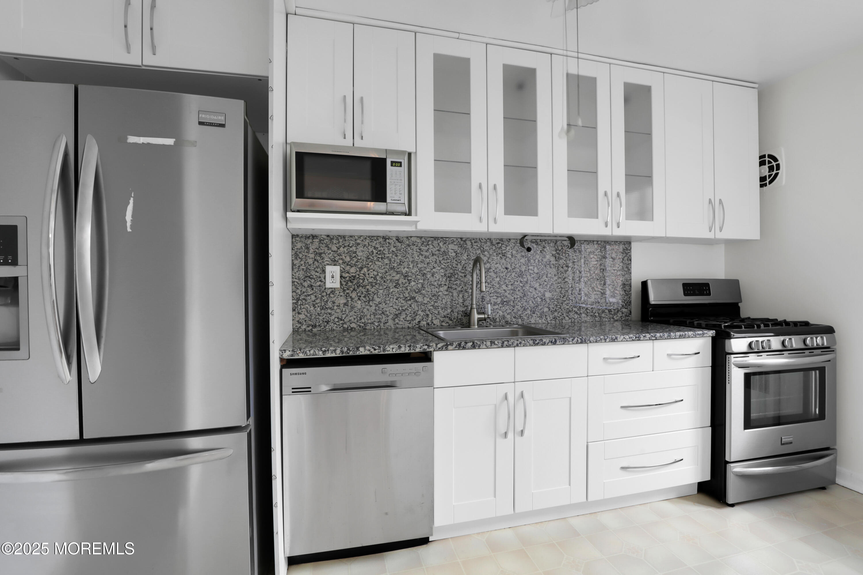 283 Spring Street, Unit 283B Red Bank, NJ 07701 - Photo 11 of 28 1F8A8797-019-013-3360x2240