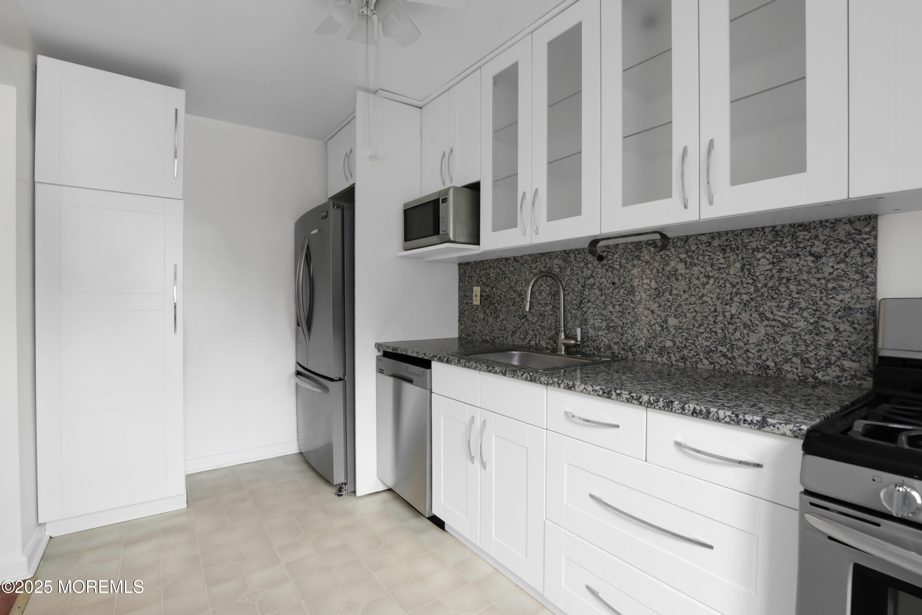 283 Spring Street, Unit 283B Red Bank, NJ 07701 - Photo 12 of 28 1F8A8801-020-004-3360x2240