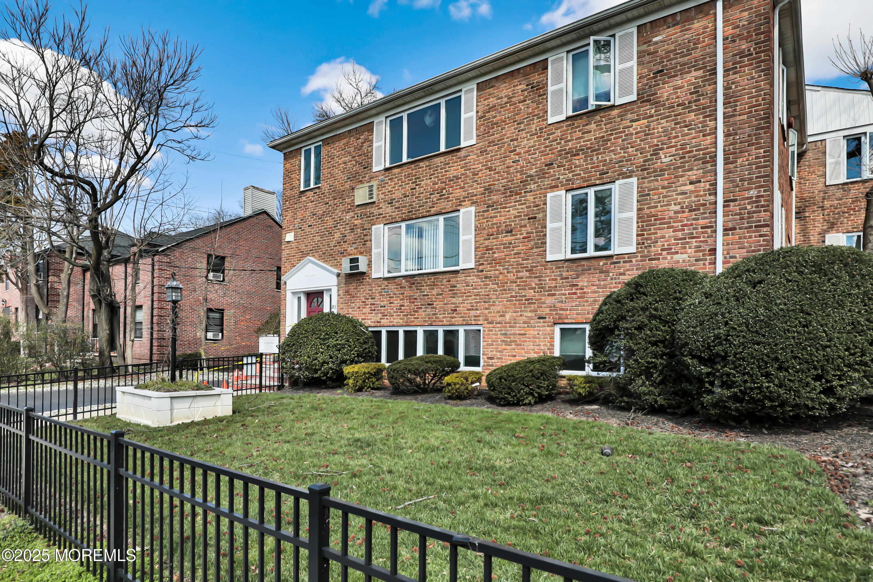 283 Spring Street, Unit 283B Red Bank, NJ 07701 - Photo 2 of 28 1F8A8828-026-021-3360x2240