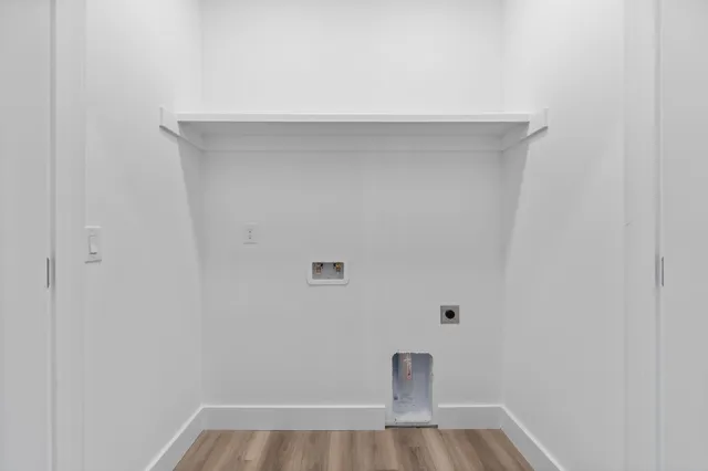 a view of a hallway with closet